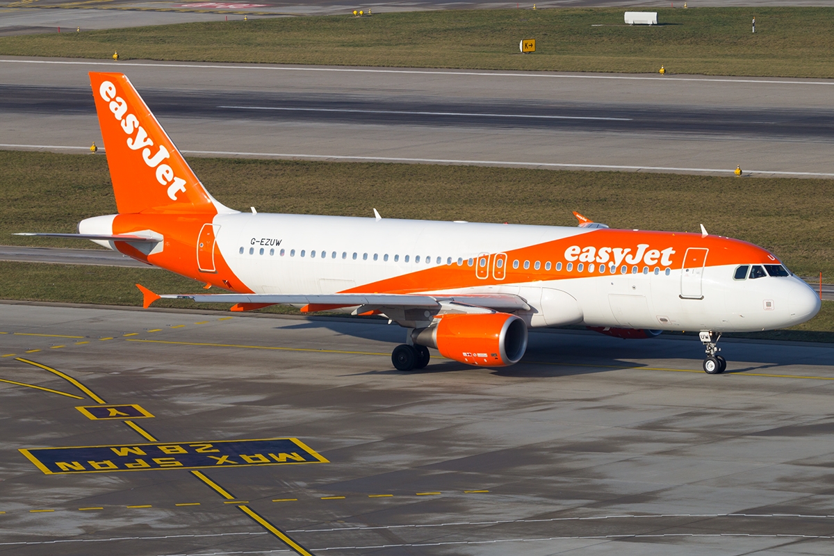 G-EZUW - Airbus A320