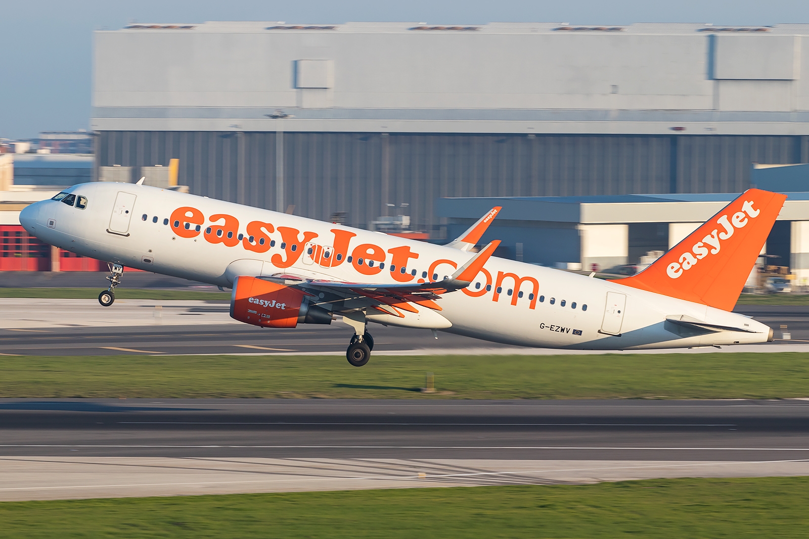 G-EZWV - Airbus A320