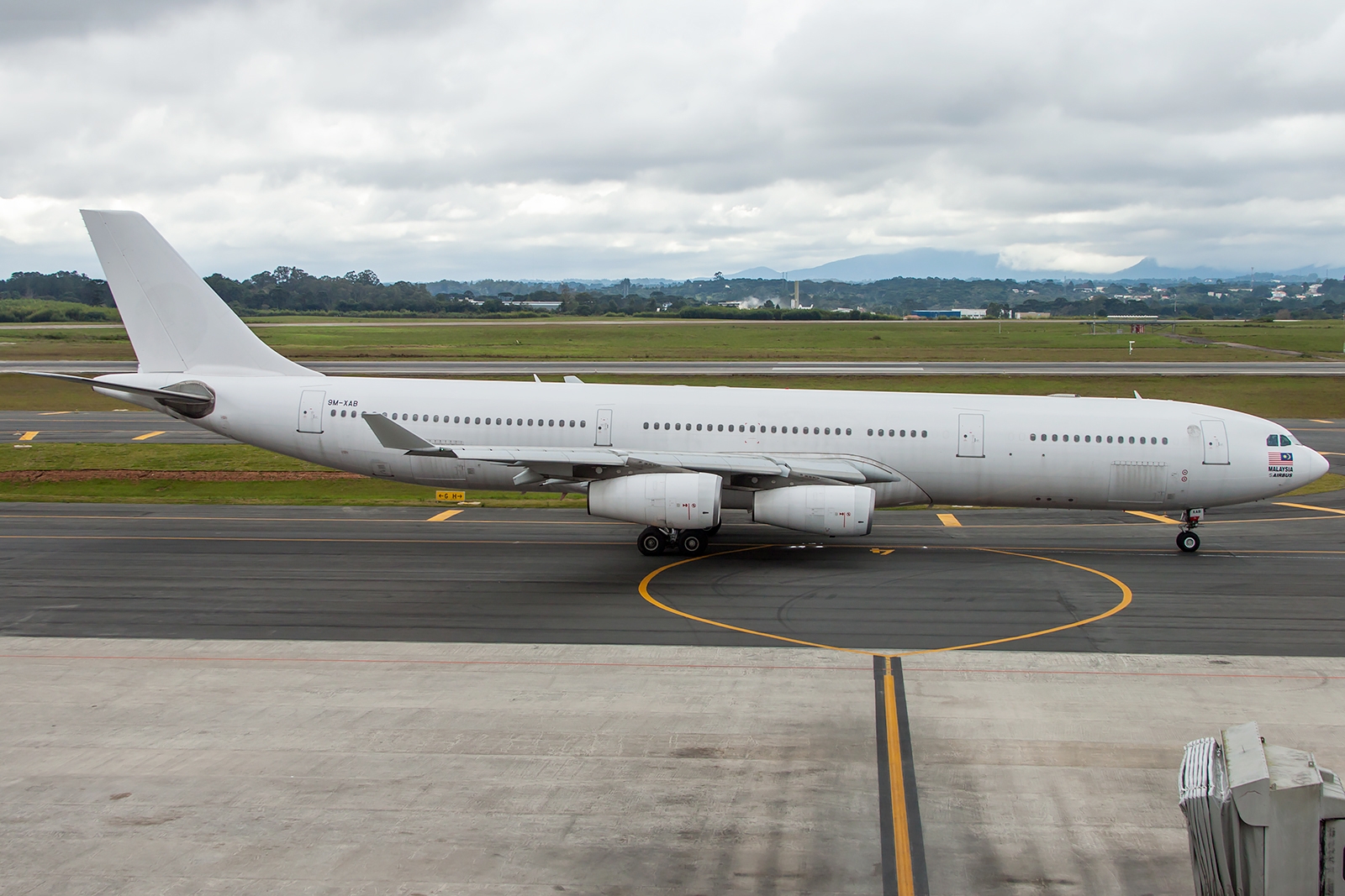 9M-XAB - Airbus A340-300