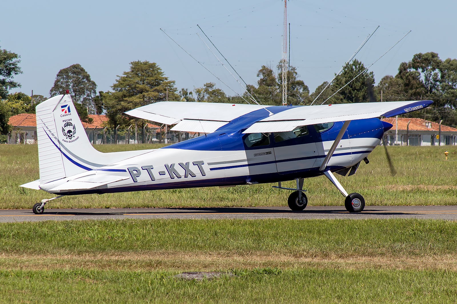 PT-KXT - Cessna 180 Skywagon