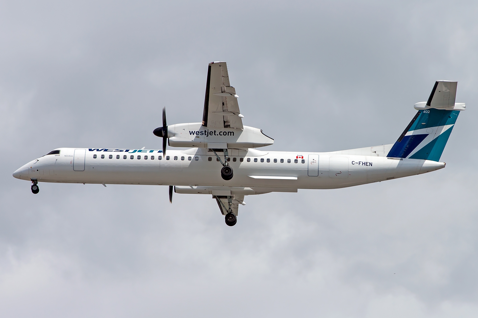 C-FHEN - Bombardier Dash 8-Q400