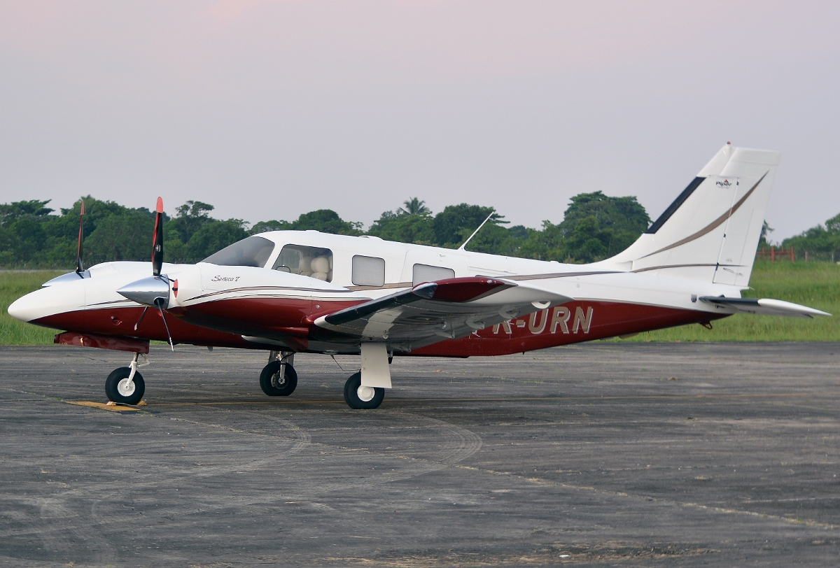 PR-URN - Piper PA-34-220T