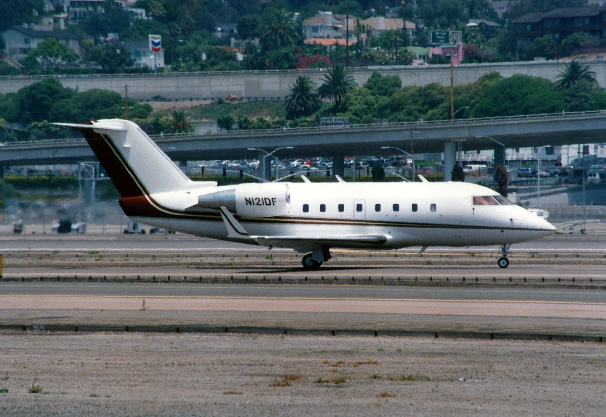 N121DF - Bombardier CL-600-2B16 Challenger 604