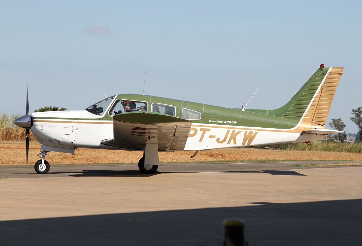 PT-JKW - Piper PA-28R-200 Cherokee Arrow II