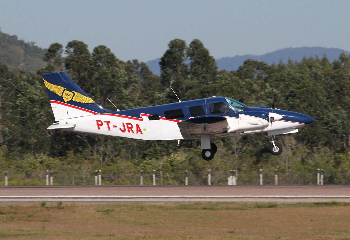 PT-JRA - Piper PA-34-200 Seneca