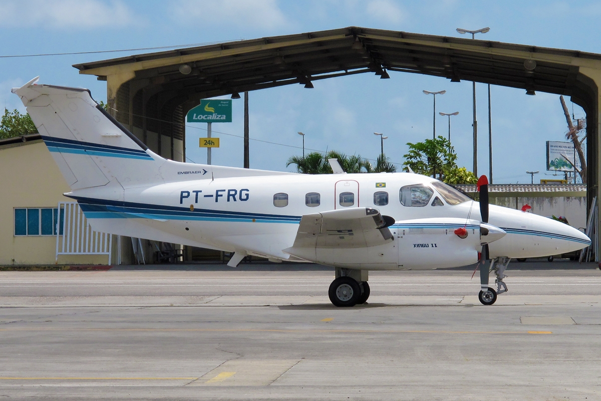 PT-FRG - Embraer EMB-121 Xingú