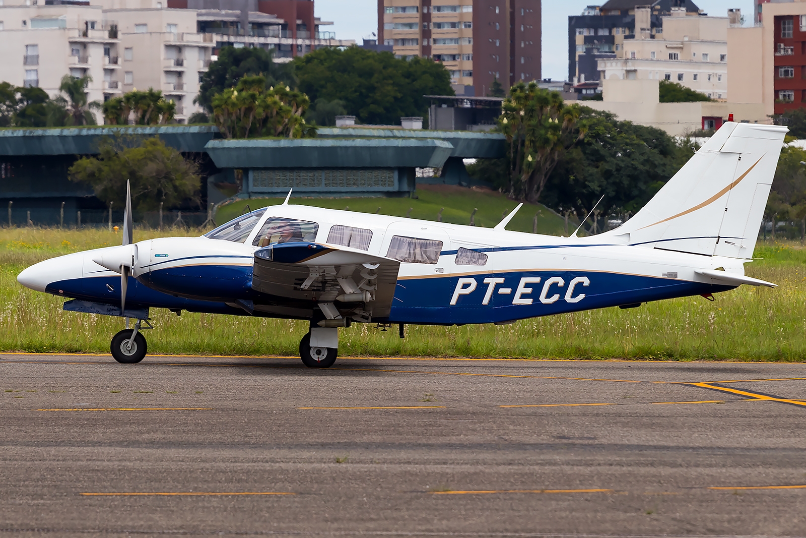 PT-ECC - Embraer EMB-810C Seneca II