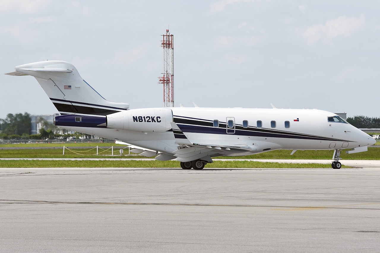 N812KC - Bombardier BD-100-1A10 Challenger 300