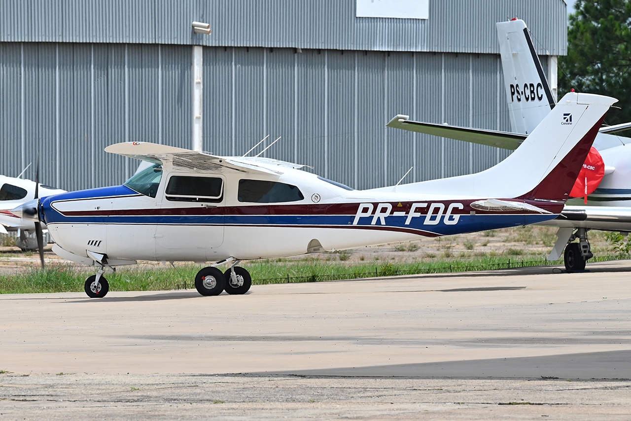 PR-FDG - Cessna 210R Centurion