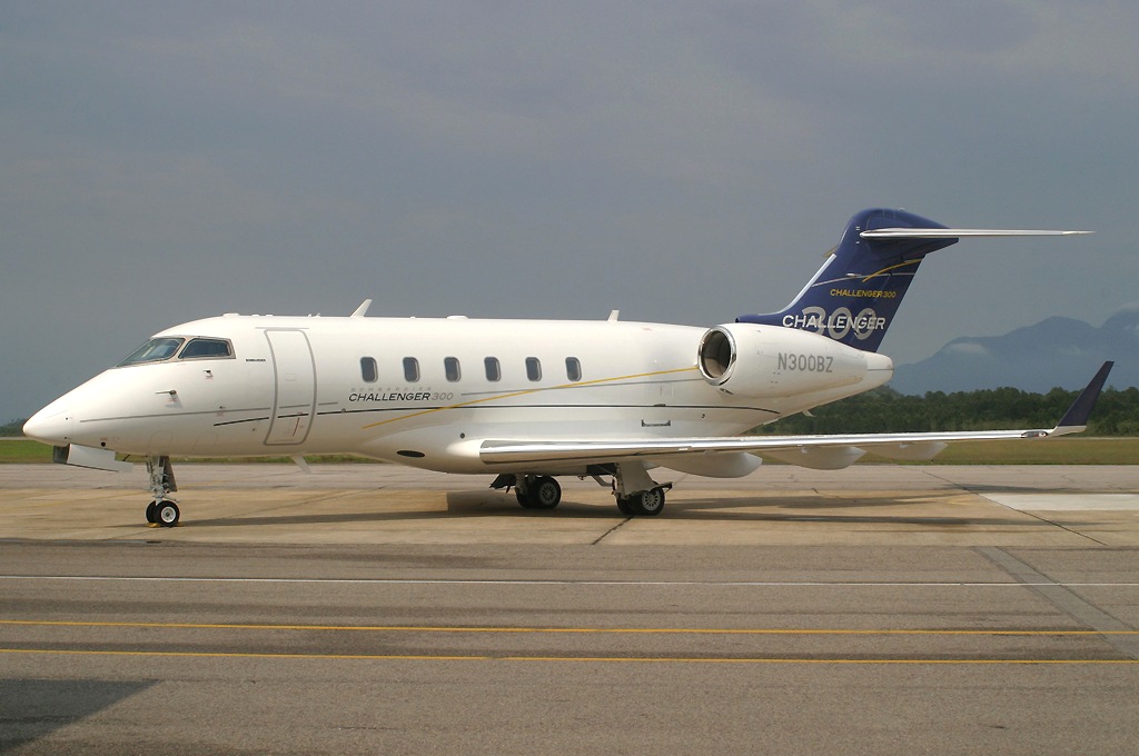 N300BZ - Bombardier BD-100-1A10 Challenger 300