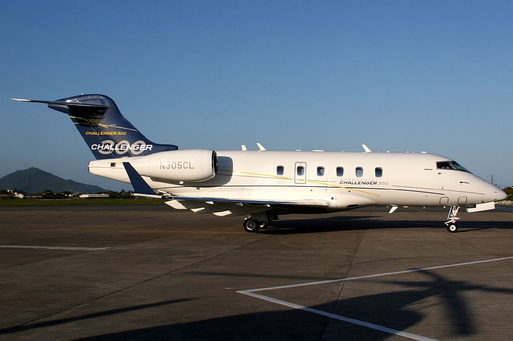 N305CL - Bombardier BD-100-1A10 Challenger 300