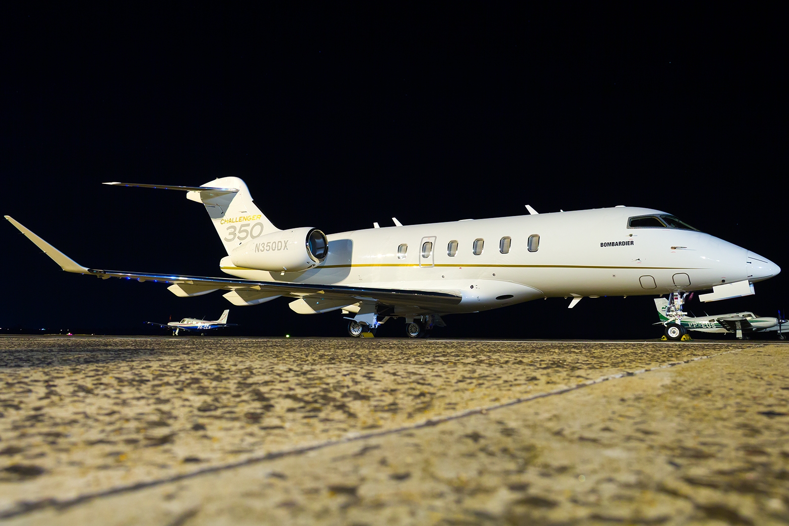 N350DX - Bombardier BD-100-1A10 Challenger 350