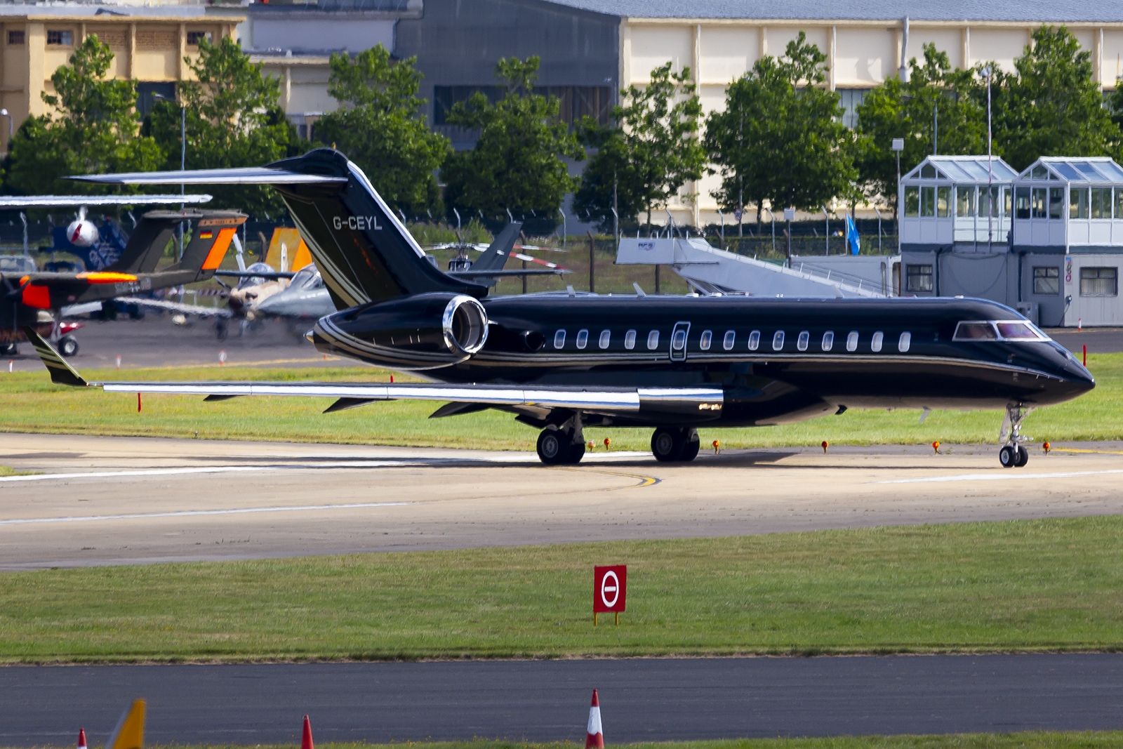 G-CEYL - Bombardier BD-700 Global Express