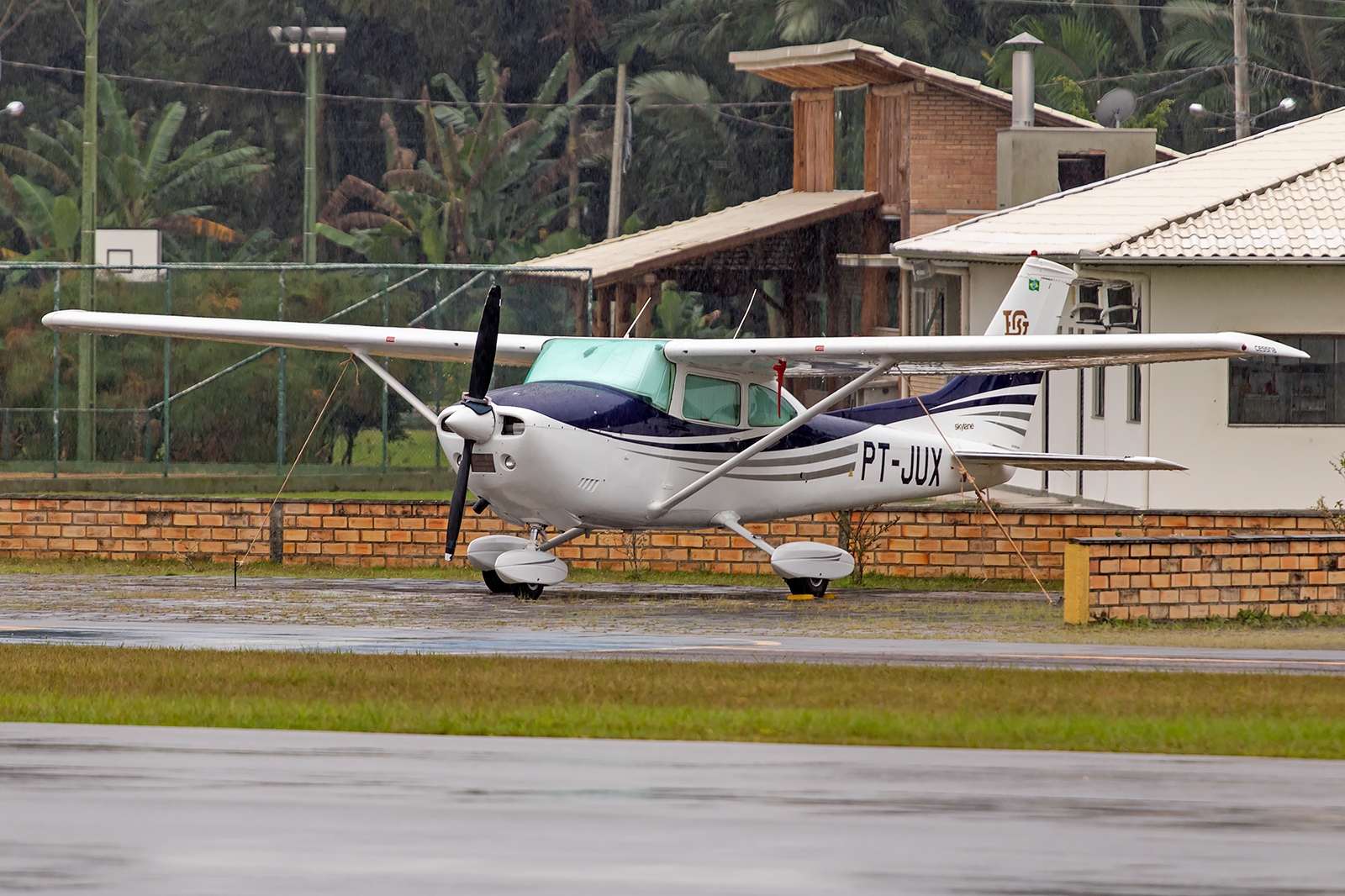 PT-JUX - Cessna 182 Skylane