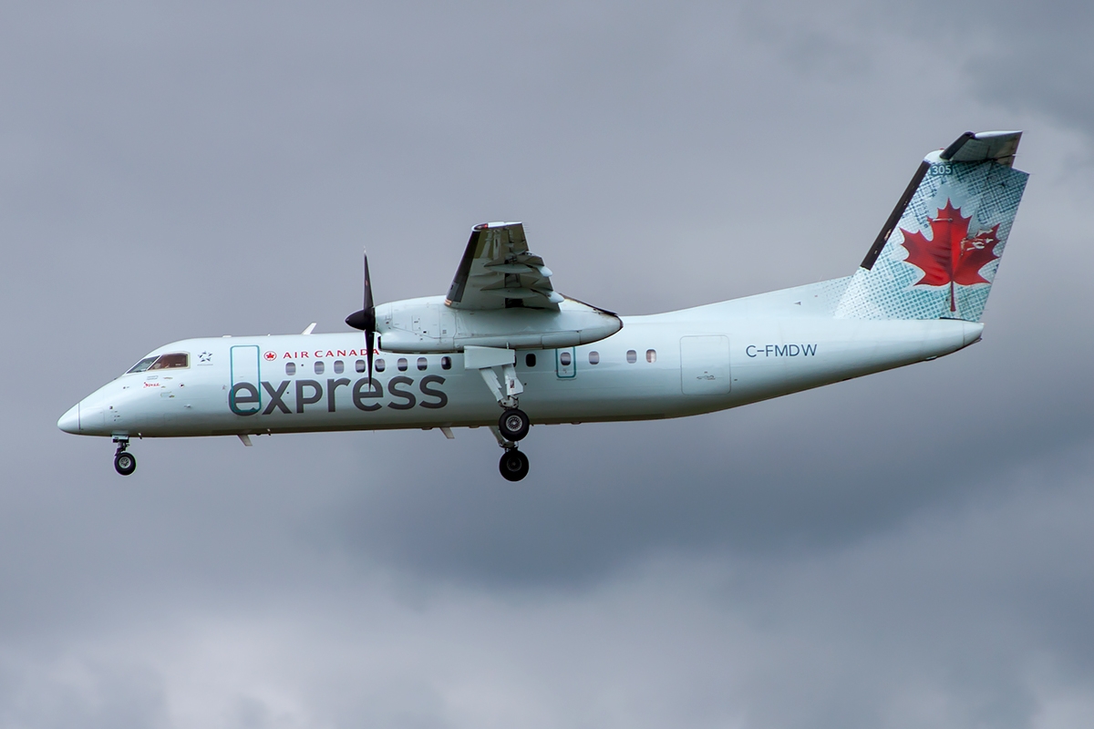 C-FMDW - Bombardier Dash 8-300