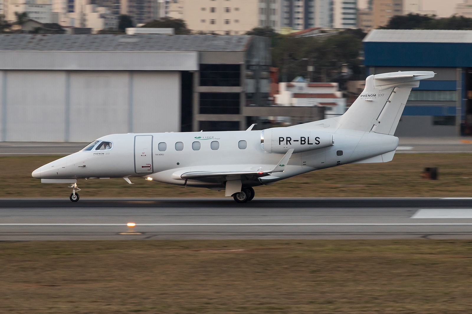 PR-BLS - Embraer EMB-505 Phenom 300