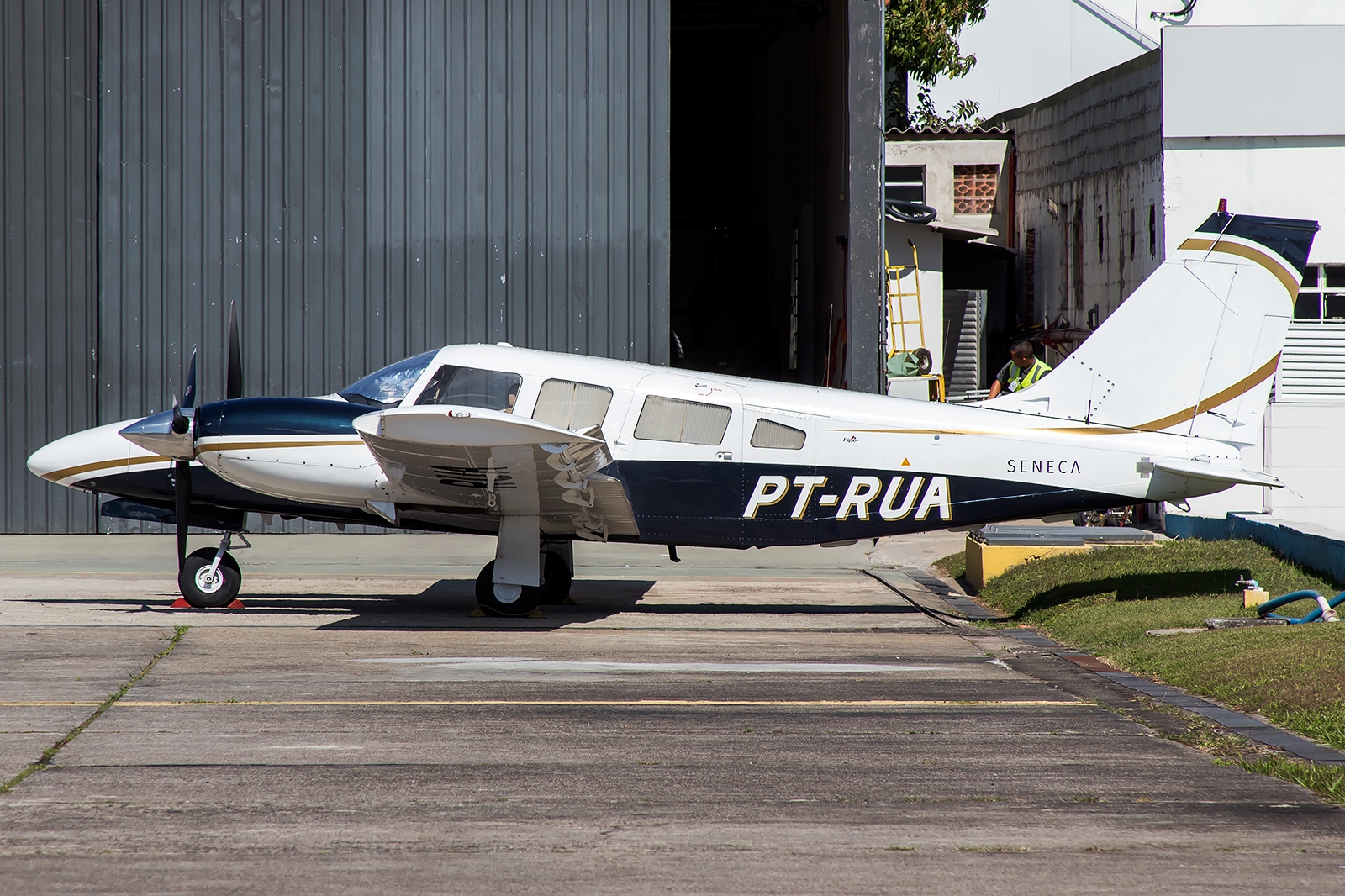 PT-RUA - Embraer EMB-810 Seneca III