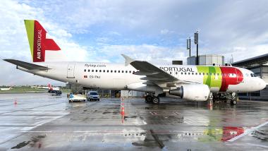 CS-TNJ - Airbus A320-214