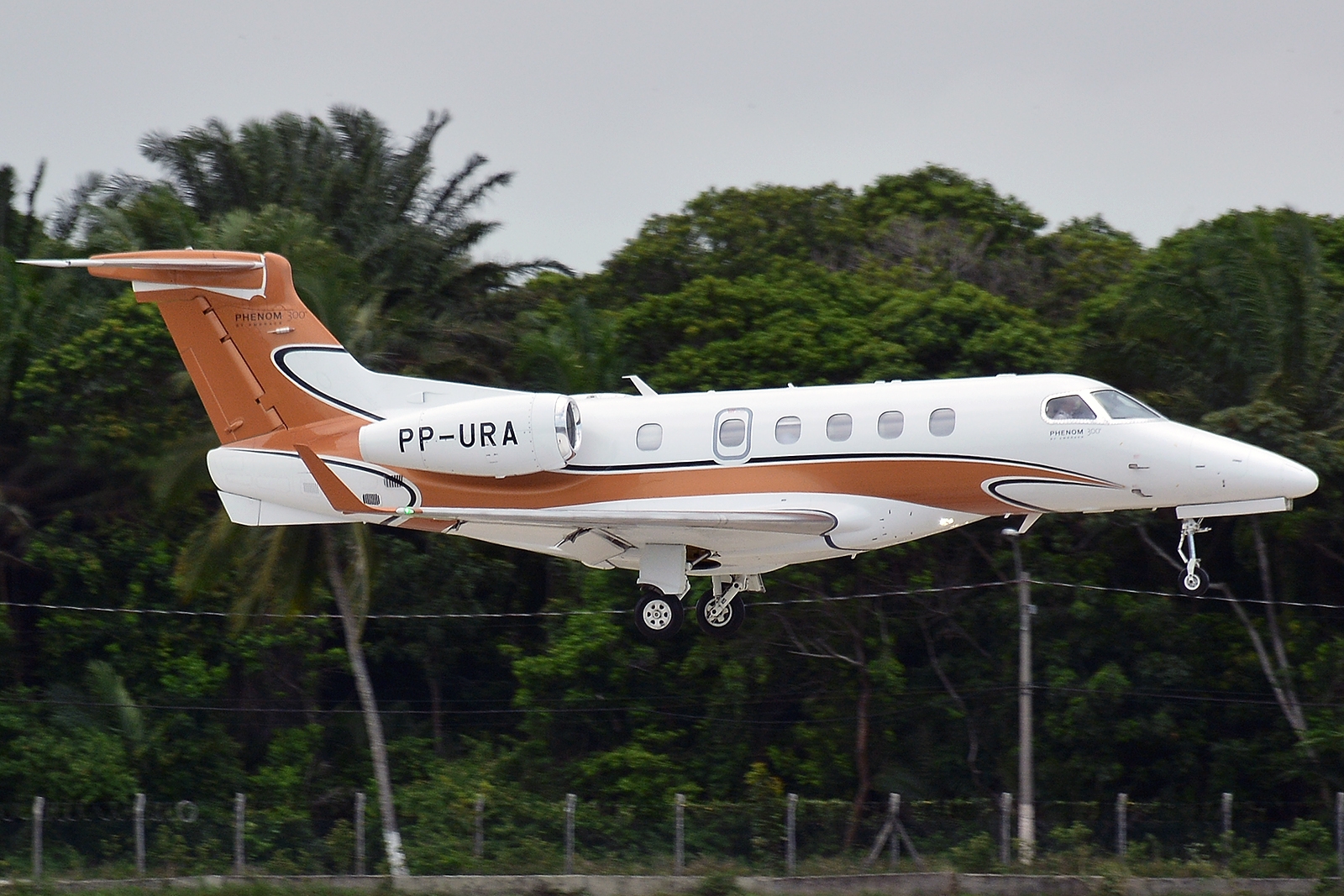 PP-URA - Embraer EMB-505 Phenom 300